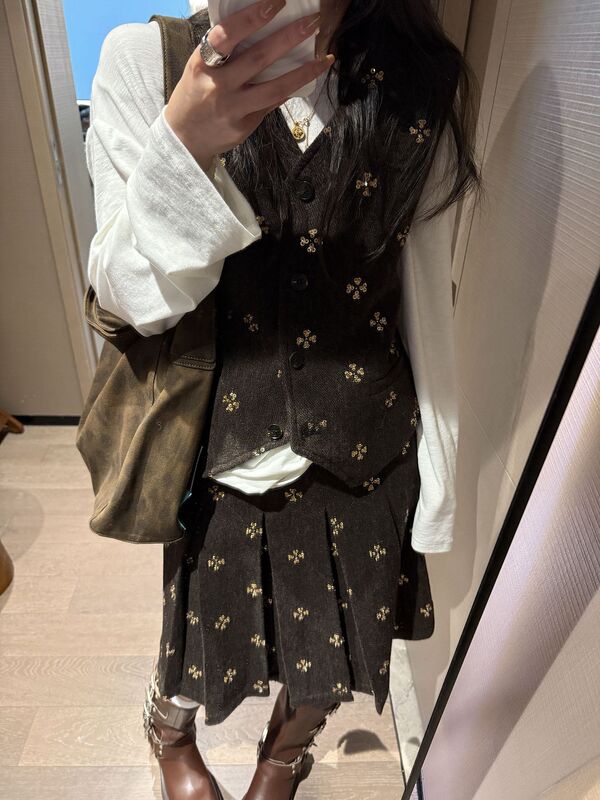 时尚复古风四叶草重工毛呢钉珠马甲女2025秋冬叠穿内搭背心上衣|undefined