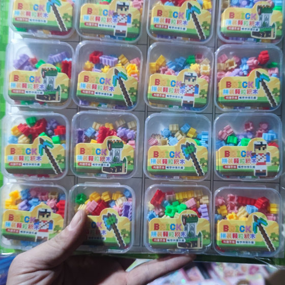 Hanging board can be hung for retail 1 yuan 20 in small particle building blocks miniature assembly children's student toys gifts