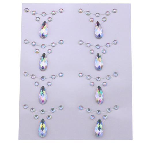 Halloween influencer bridal makeup, eye makeup, bright diamond accessories, pearl stickers, tear diamonds, butterfly decorations, facial diamonds