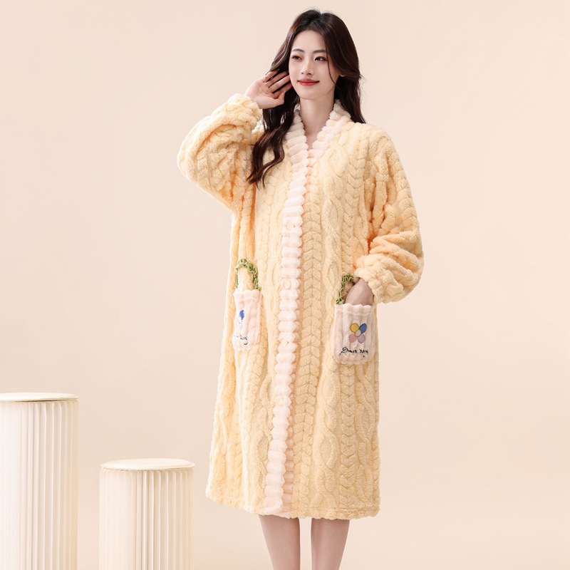 Autumn and Winter Women's Pajamas, Student Cute Cartoon Coral Velvet Nightgown, Thickeneded Maternity Mid-Length Home Wear Dressing Gown