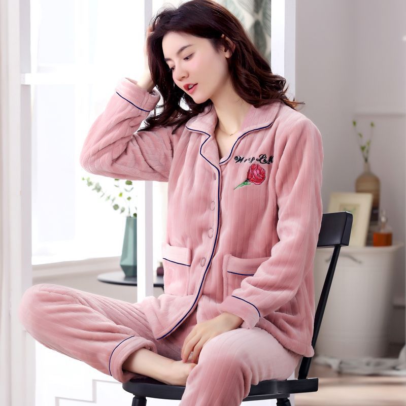 Pijamas de invierno de mujeres de invierno grueso con ropa de franela de terciopelo otoño y invierno de mediana edad Coral Pijamas damas de primavera y otoño