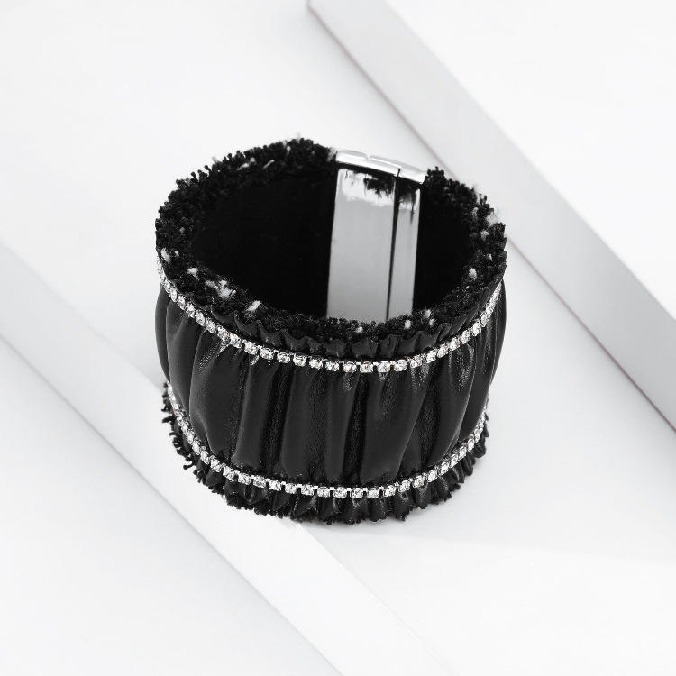 Bracelets En Cuir Sertis De Diamants display picture 7