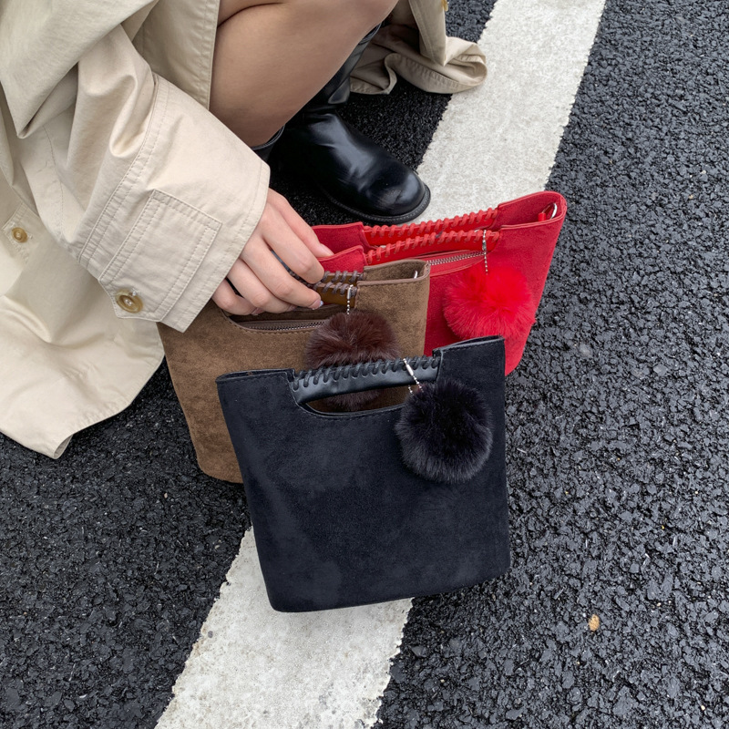 秋冬高级感轻奢小众百搭水桶包包女2025新款复古手提斜挎包手机包|undefined