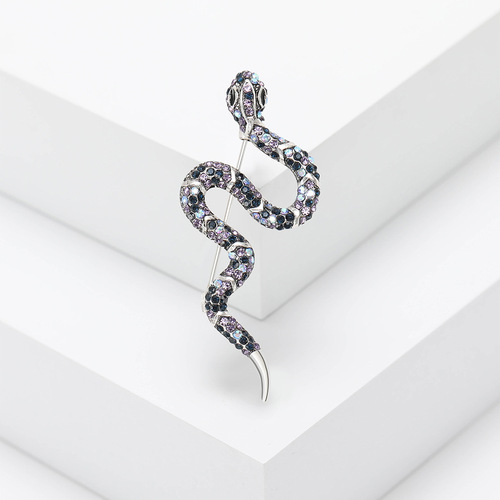 Korean version creative rhinestone snake brooch ins trendy fashion simple clothing accessories personalized alloy animal pin wholesale