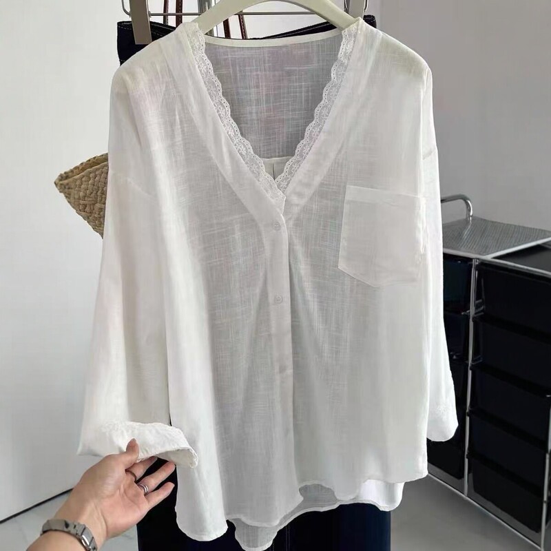 French-Style White Lace Spliced Long-Sleeved Cotton and Linen Sun Protection Shirt for Women, Summer Lightweight, Breathable, Loose-Fitting Blouse Shirt for Women