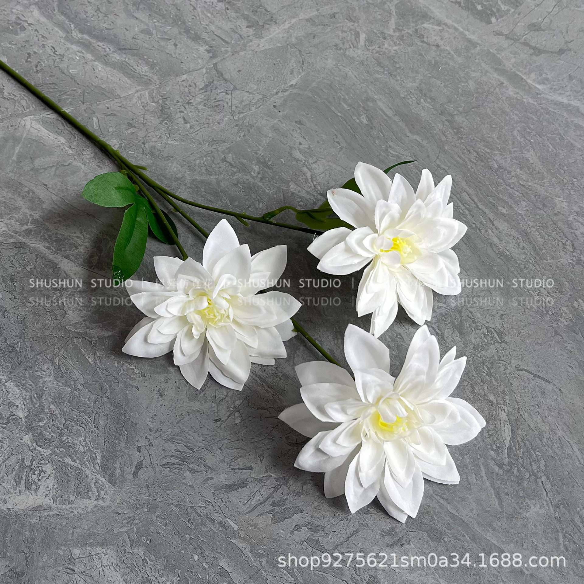 3 cabezas de flores pequeñas-blanco