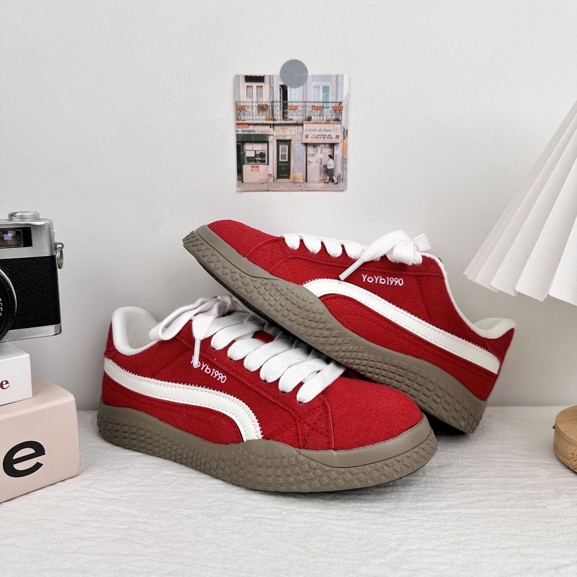 Yuanbo coreano zapatos de skate casuales para mujeres 2025 nuevos zapatos blancos de suela gruesa de moda versátil zapatos de pan de nicho