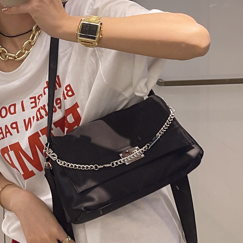 Small design chain vagrant for female 2024 new large capacity single shoulder commuter Messenger bag_voghion.com