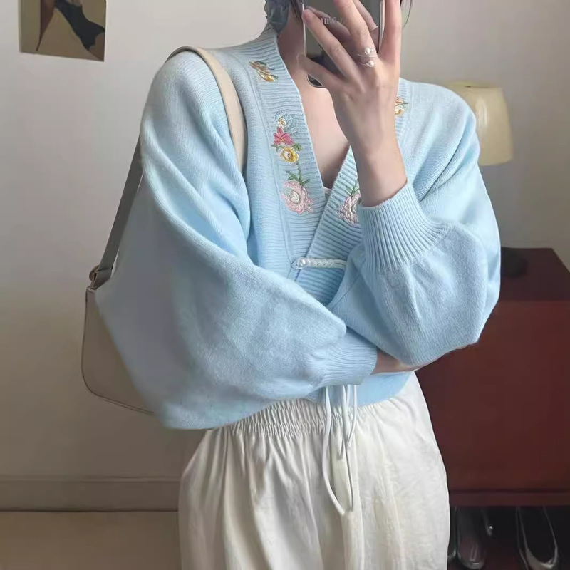2025 Autumn and Winter New Outwear Short Slim V-Neck Retro Sweater Chinese Style Disc Button Embroidered Knitted Cardigan