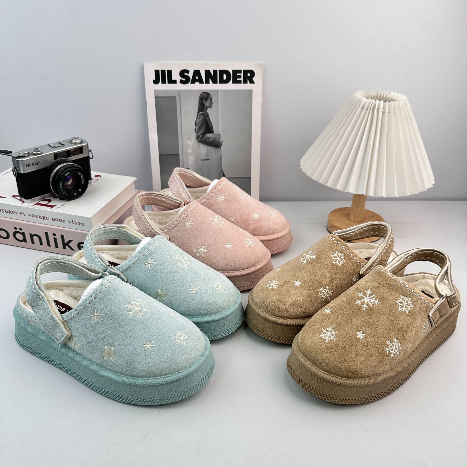 Zapatos de lana de invierno y otoño, zapatos de algodón suaves para mujeres, zapatillas de algodón casuales para mujeres.