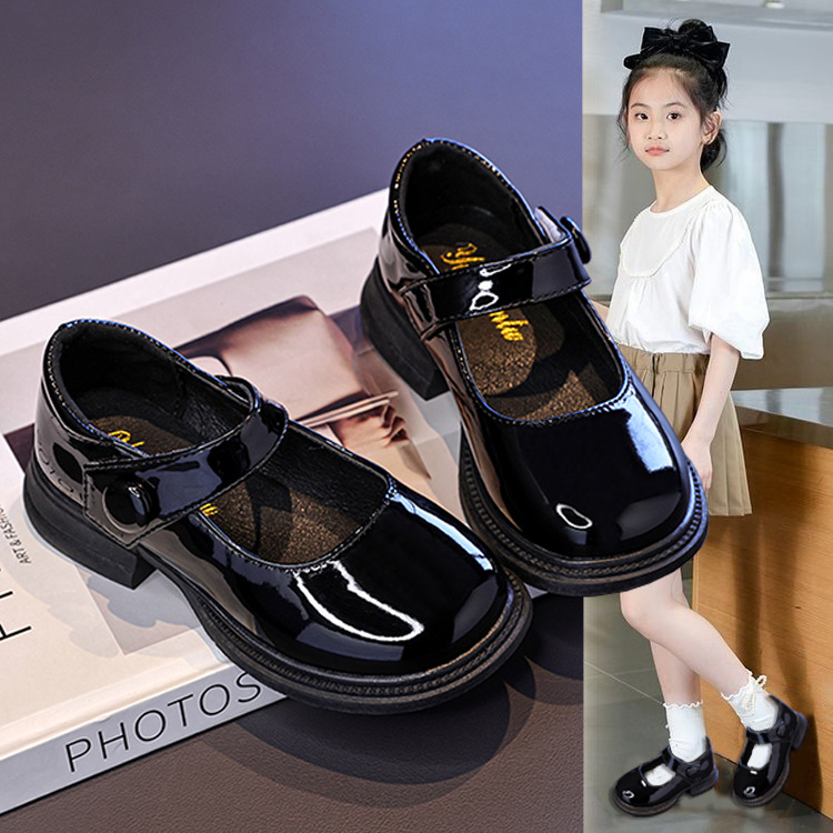 Zapatos de princesa de niñas 2026 nueva moda versátil con suela suave zapatos de cuero pequeños zapatos de rendimiento cómodos para niños grandes