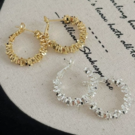 项链;耳环;耳钉