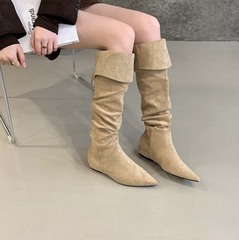 长筒靴女2025新款美拉德尖头绒面高筒卡其色内增高堆堆靴平底长靴