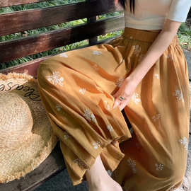 实拍2026夏季新款冰丝棉麻刺绣灯笼裤高腰显瘦亚麻九分阔腿休闲裤