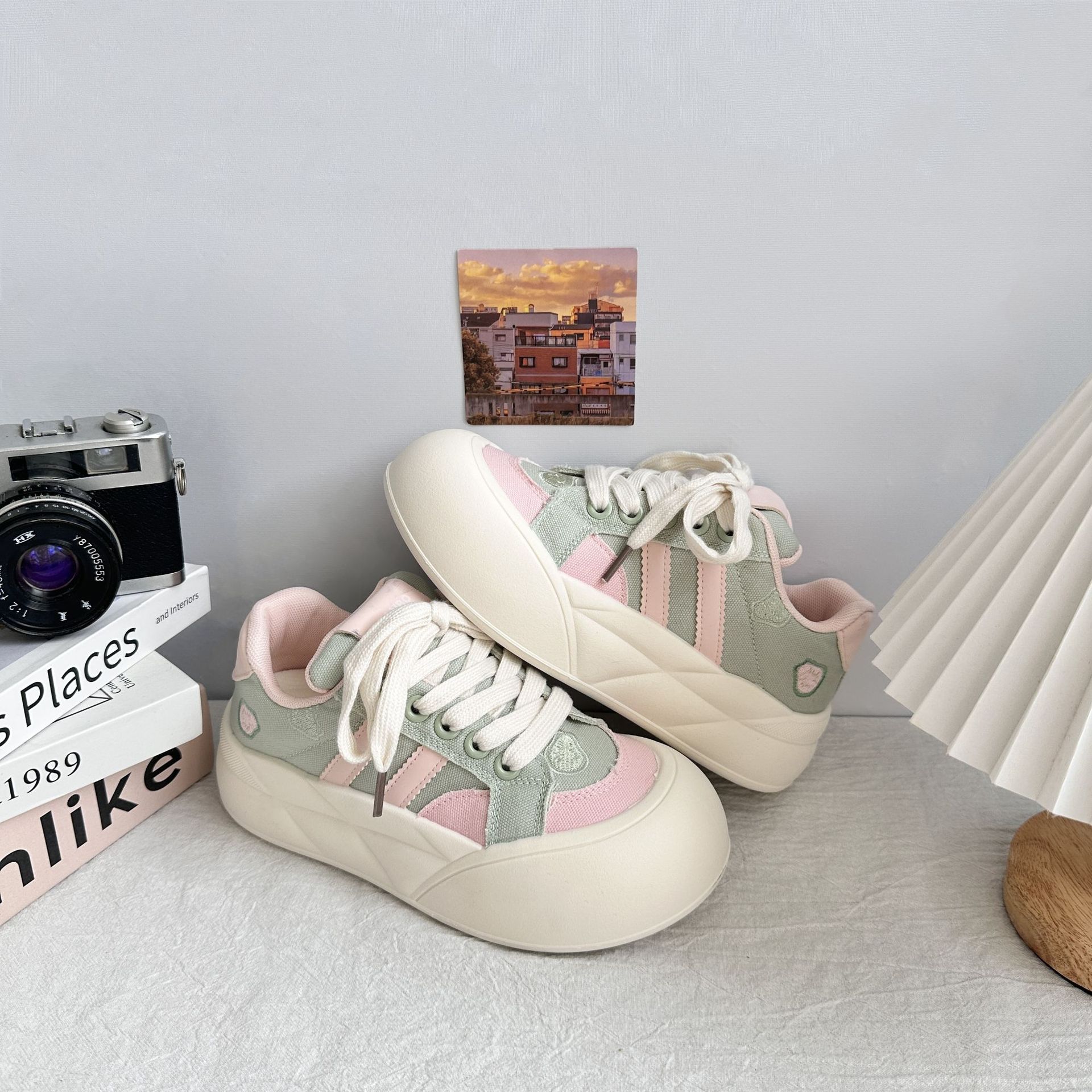 Zapatos de pan chic de onda lejana, zapatillas de nicho de moda, zapatos blancos de nuevo estilo para mujer 2025, zapatos casuales image 7