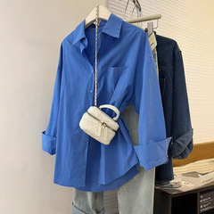 新商品の香港風クラインの青い長袖のシャツの春夏のフランス式の超白い上着の高級感はシャツの女性を重ねて着ます。
