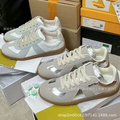高バージョンの徳迅靴2025新型の経典モデルの男女の白い靴のカジュアルで快適な真層の牛革の色合わせ工場