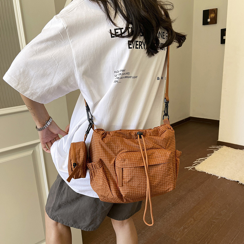 Korean Fashion Plaid Dumpling Bag for Women, Large Capacity Commuter Shoulder Bag, Niche Simple High-Value Crossbody Bag for Women