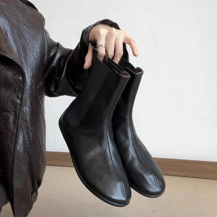 Cowhide Version ~ Retro Versatile Flats Comfortable Round Toe Chelsea Boots Short Boots for Women 2025 New Velvet Boots