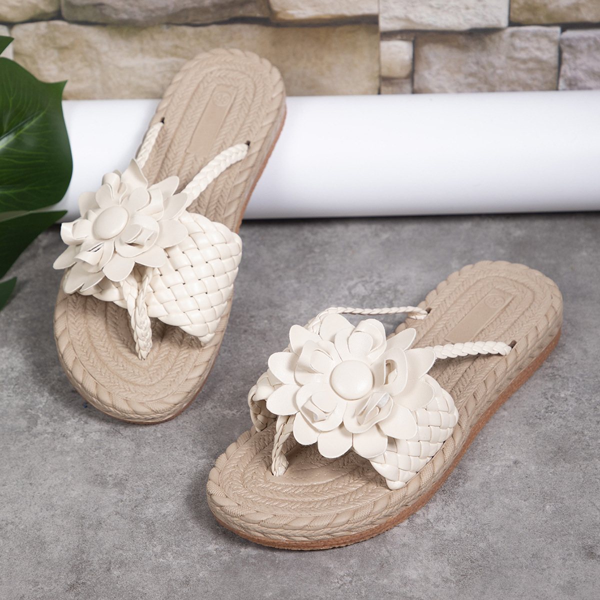Women's Casual Vacation Solid Color Round Toe Beach Sandals display picture 8