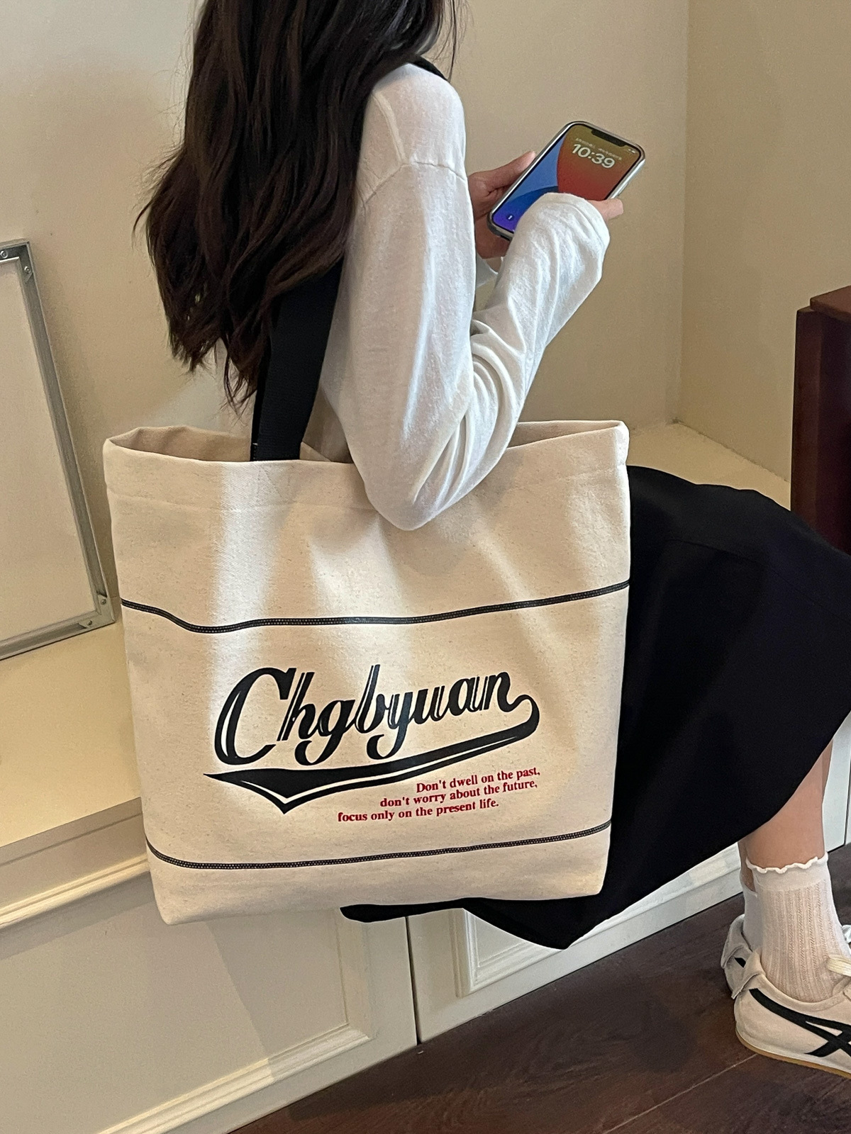 Bolsa de lona de gran capacidad para mujeres 2026 nueva moda letra impresa hombro brazo bolso de viaje ocio bolsa de mano image 3