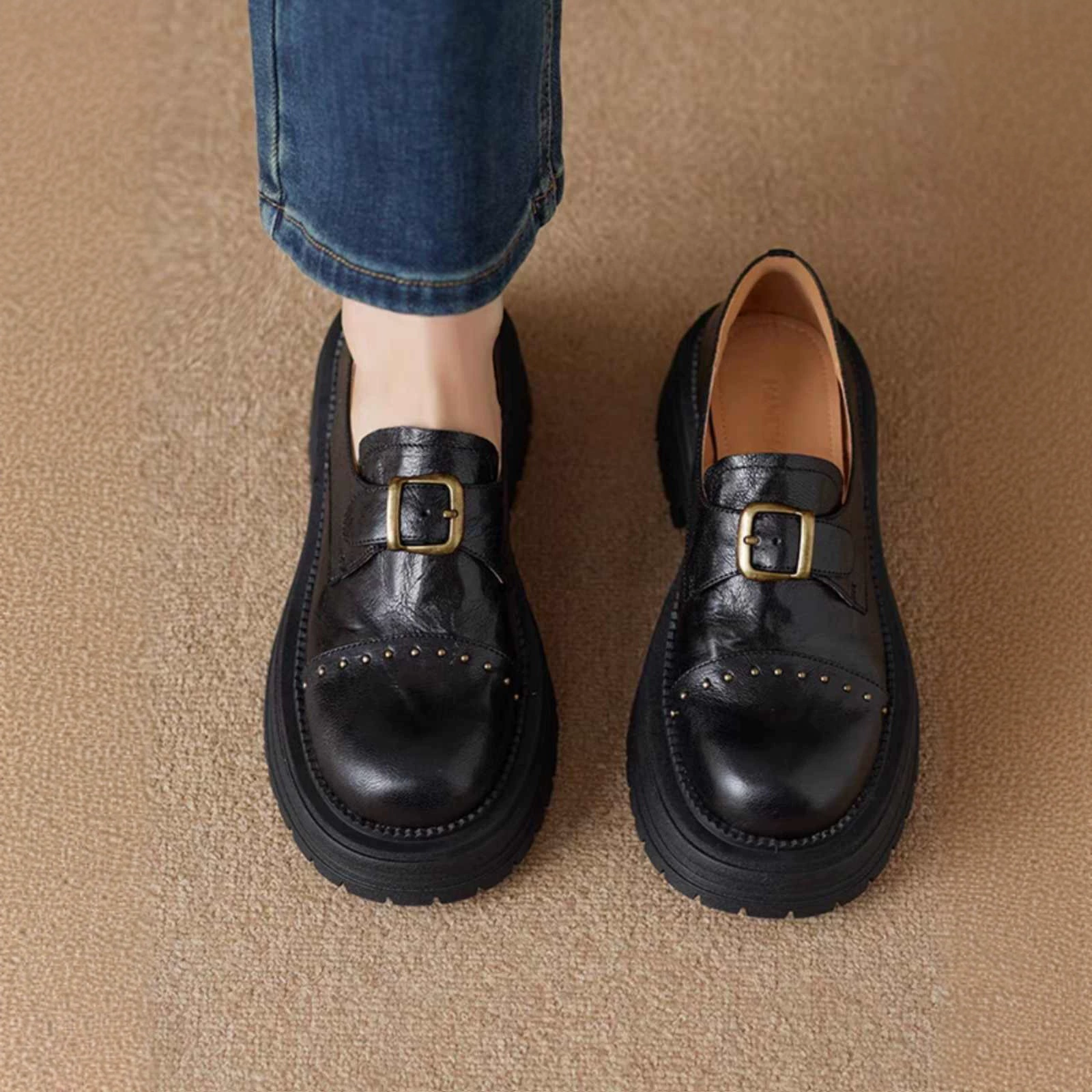 Французская мягкая овечья кожа толстая подошва одиночная обувь женская весна 2025 новый английский стиль черный маленький кожаный туфли женская обувь Lefu