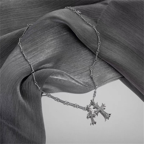 Black Letter Heart Pendant Necklace Cool Style Hip-Hop Match Hoodie Clavicle Chain Glow-in-the-Dark Necklace Factory