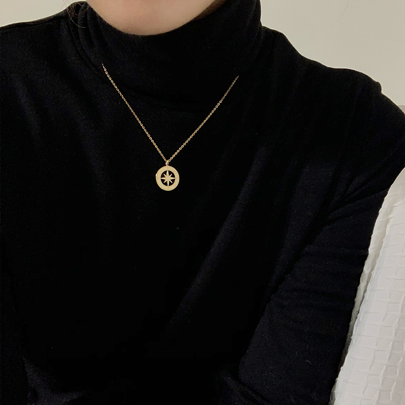 Simple Retro Gold Star Gold Coin Necklace Autumn And Winter Women's Sweater Chain display picture 3