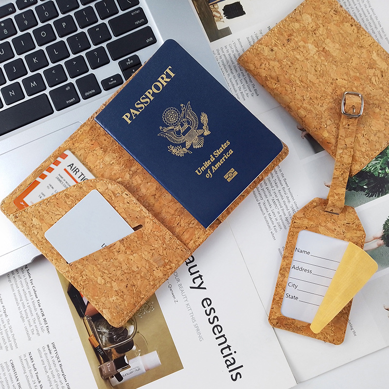 Cork Passport Holder and Luggage Tag Set (Cortecho Pasaporte y Etiqueta de Equipaje)