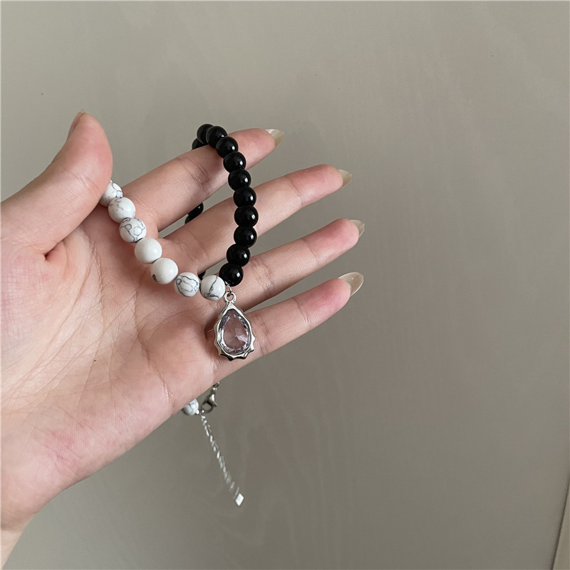 Korean New Personality Black And White Marble Pattern Stitching Necklace Niche Design Clavicle Chain display picture 7