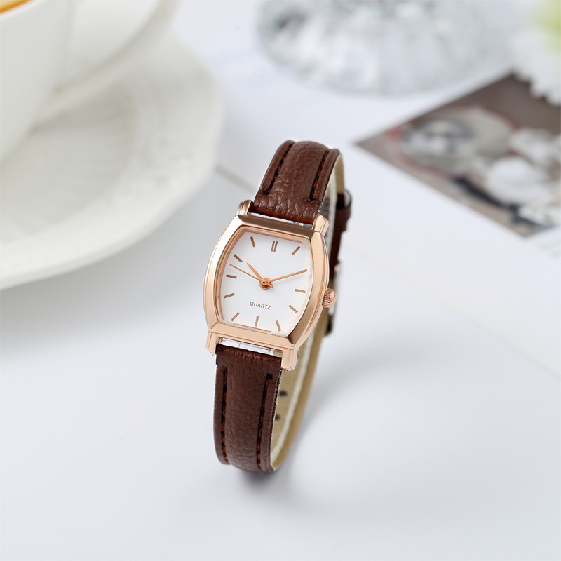 Retro Barrel-Shaped Small Dial Quartz Watch with Thin Strap, Suitable for Artistic Girls, Students, and Versatile for Workplace Commuting, Women's Wristwatch