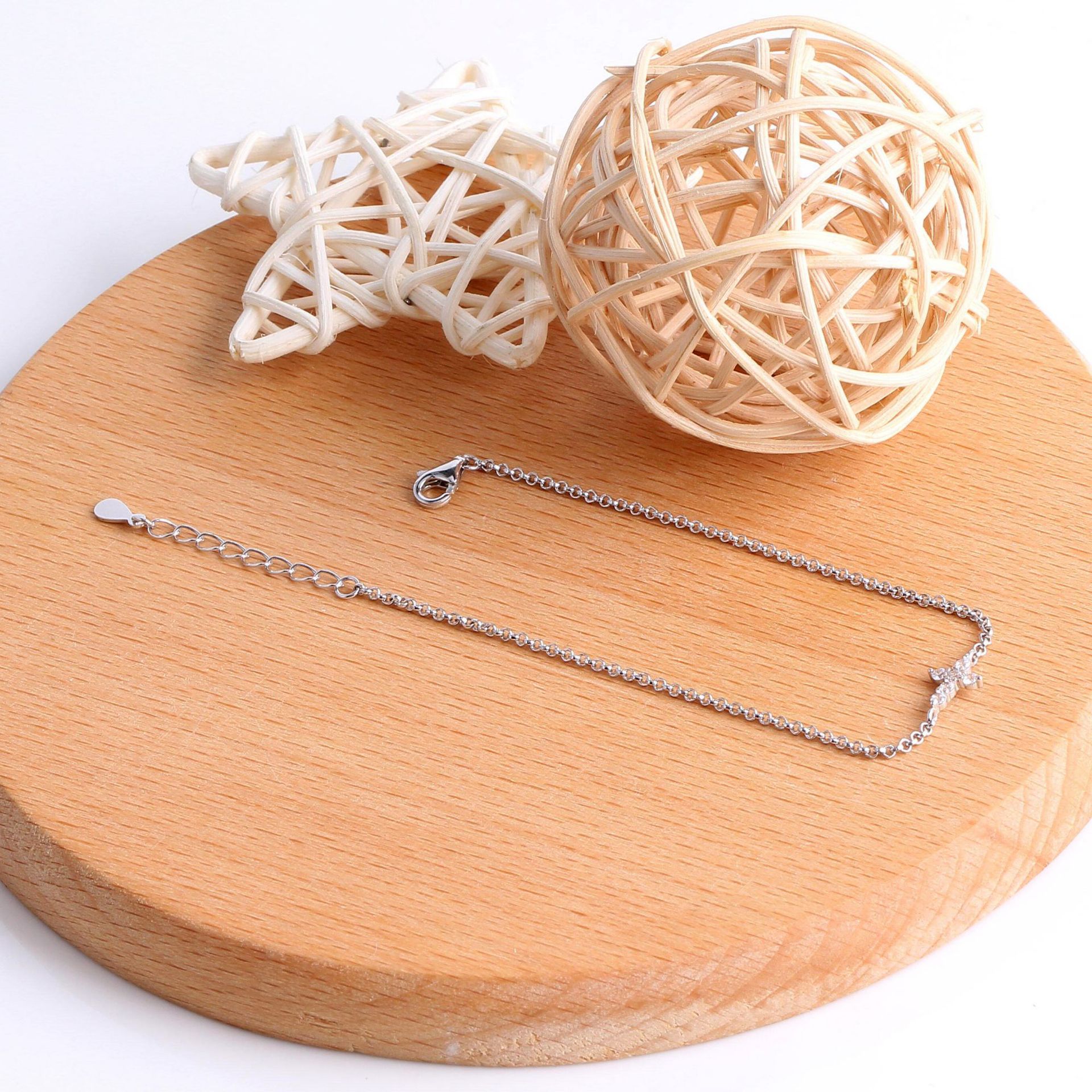 elegant fashionable universal bracelet