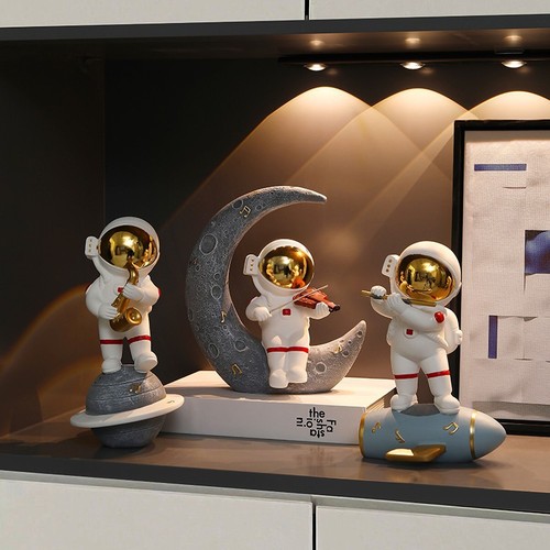 Light luxury high-end astronaut astronaut wine cabinet TV cabinet ornaments set living room entrance office home decoration