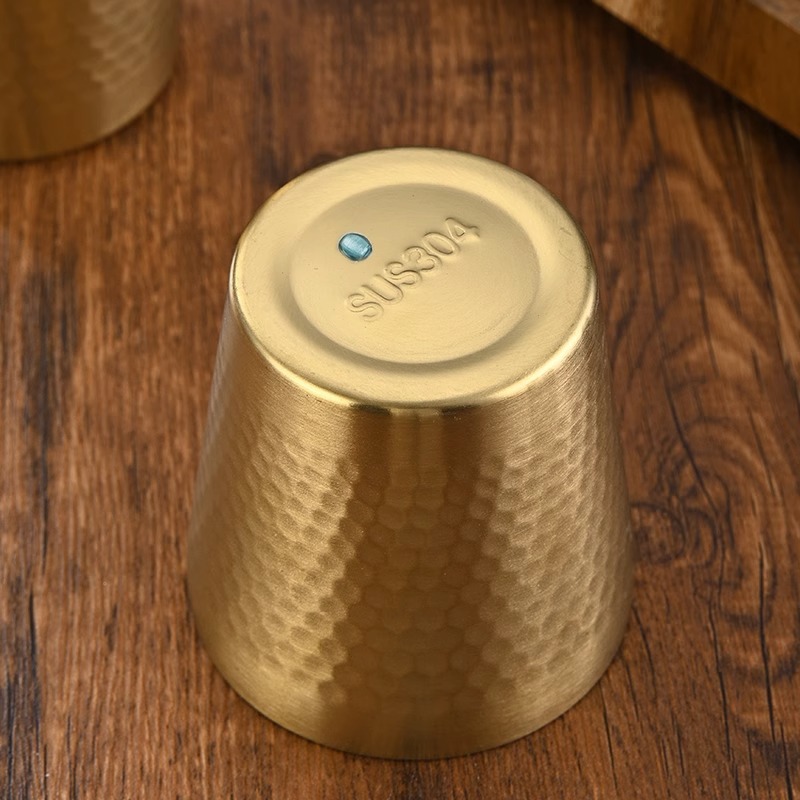 Corea 304 taza de cerveza de acero inoxidable de oro comercial de doble capa anti-escaldado taza restaurante engrosada antideslizante patrón de martillo taza