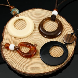 胸针;项链;袖扣