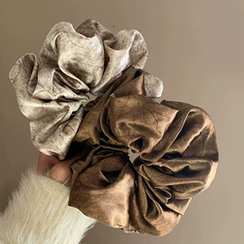 耳环;项链;发夹