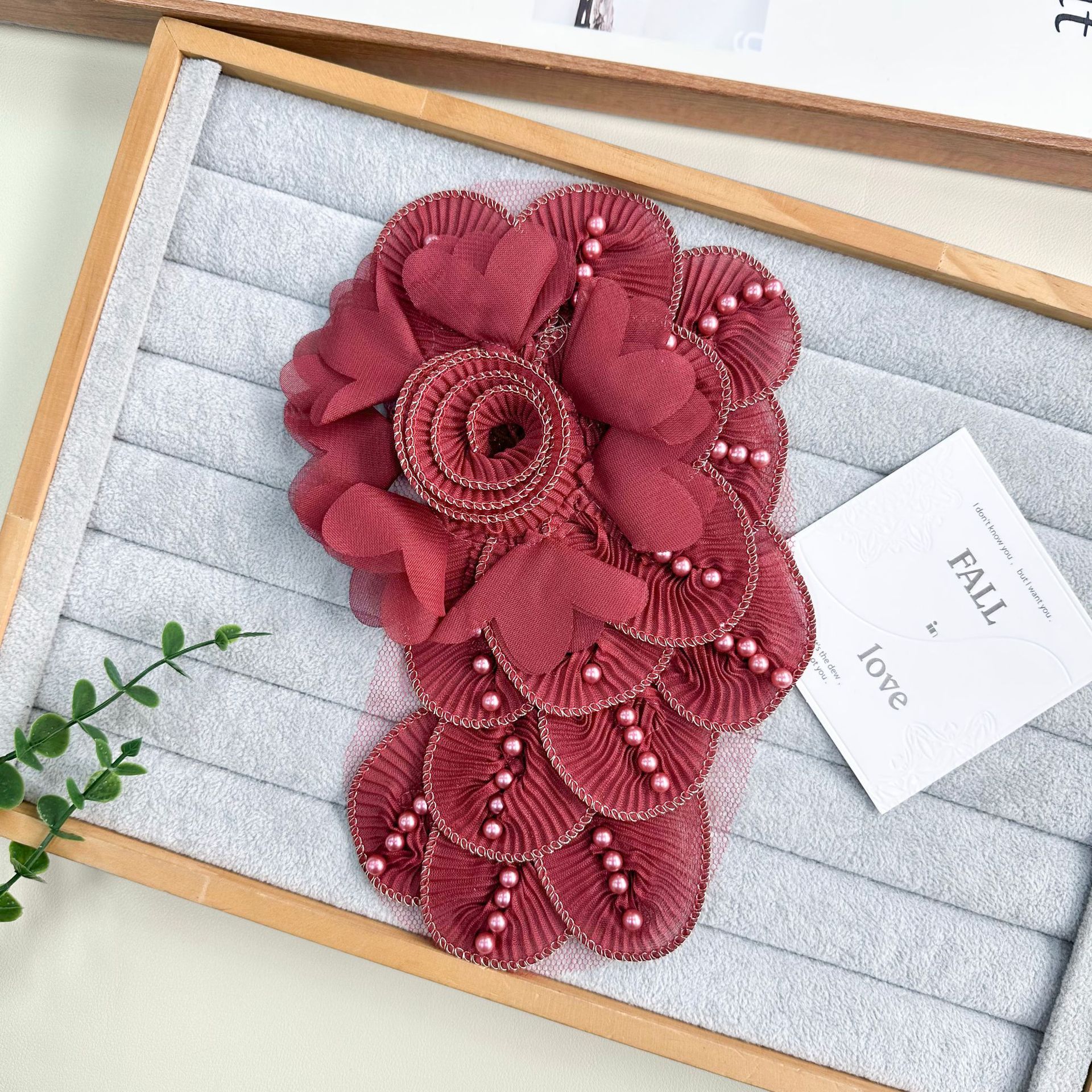 Moda europea y americana hecha a mano plegable tela de flores multi-capas perlas de clavos suéter vestido accesorios decorativos flores tridimensionales