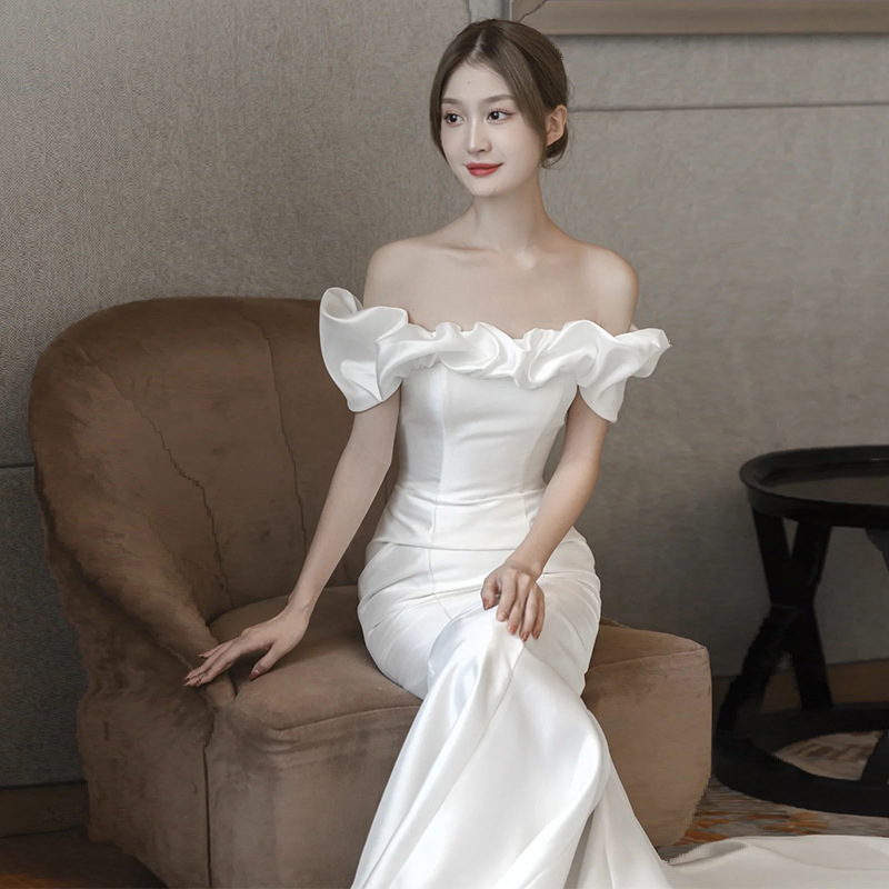 Vestido de novia estilo coreano con hombros descubiertos, nuevo modelo 2026, elegante silueta de sirena con cintura entallada, satén adelgazante, ideal para recibir invitados y salir, tul ligero para otoño.