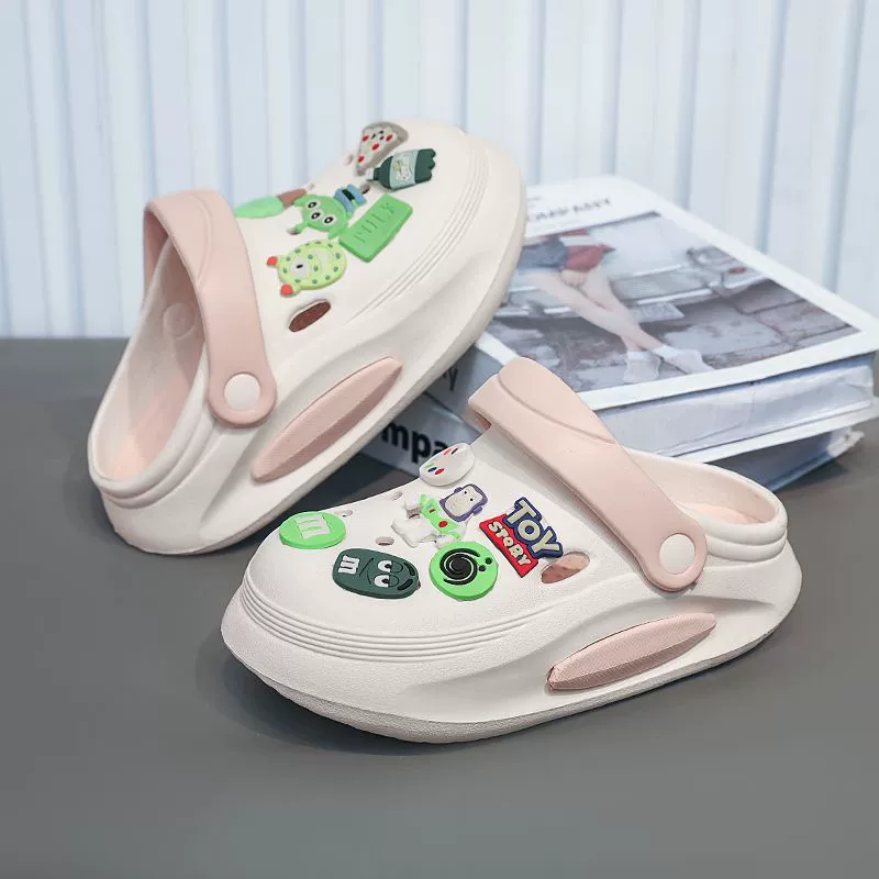 Мужчины и женщины с толстой подошвой выходят в пещерные туфли женские летние 2025 новые аксессуары на улице