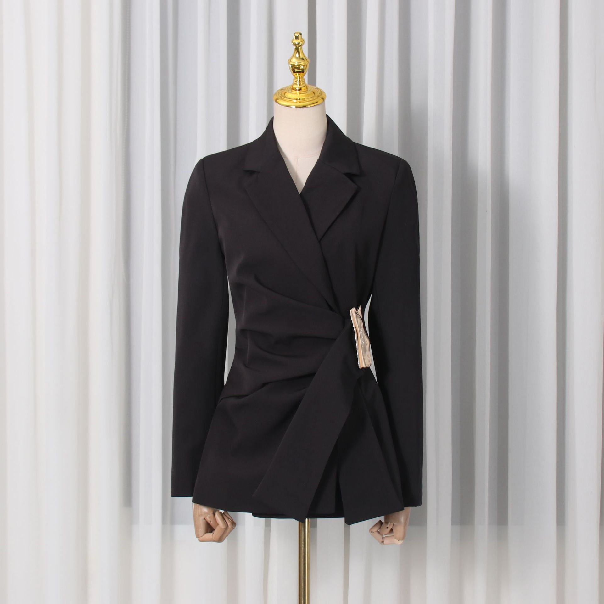 Giacca blazer elegante donna con dettagli incrociati_voghion.com