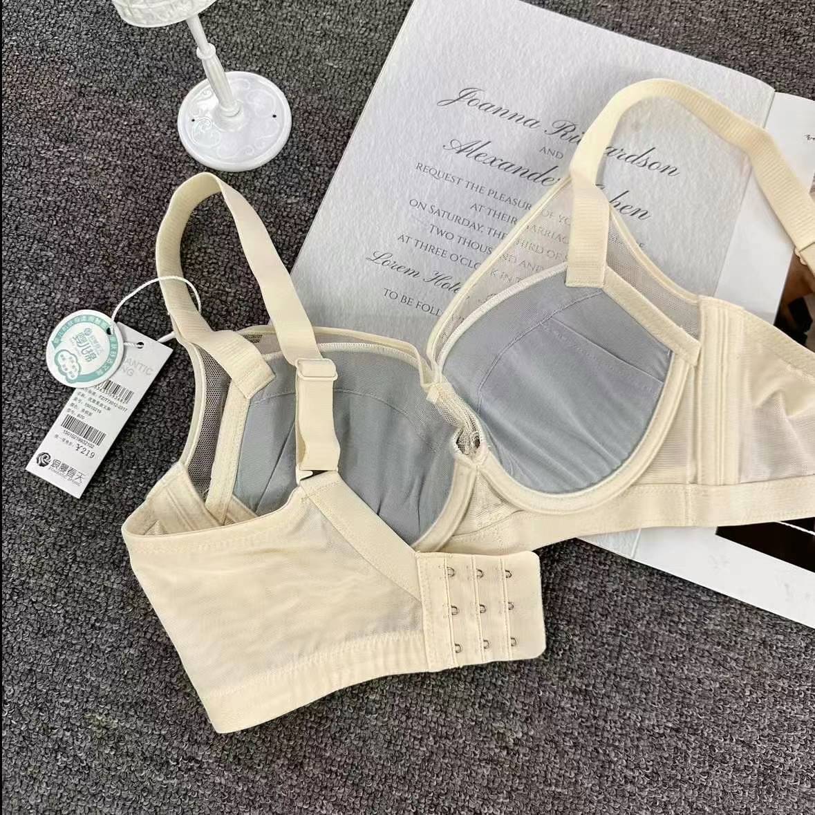 Nuevo sujetador de alta calidad de moda de encaje jacquard transpirable y cómodo ajustable anti-caída reunido tres filas de ropa interior de botón