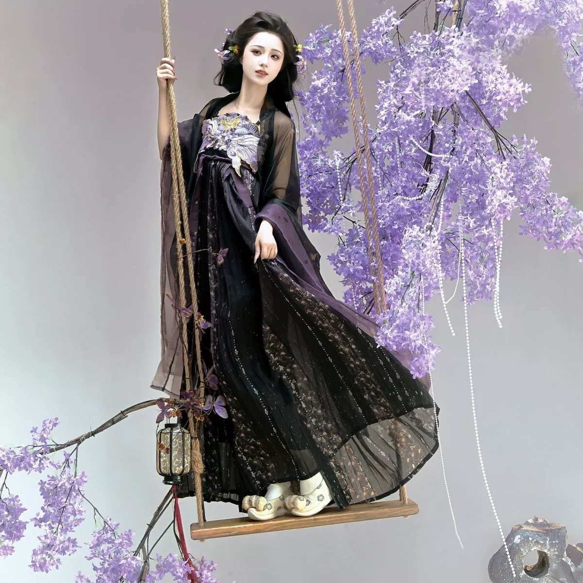 Новые модифицированные элементы в китайском стиле Hanfu с вышивкой до груди и большими рукавами очень сказочные.