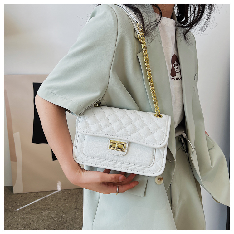 Basic Solid Color Lingge Metal Button Chain Square Buckle Shoulder Bag Underarm Bag display picture 3