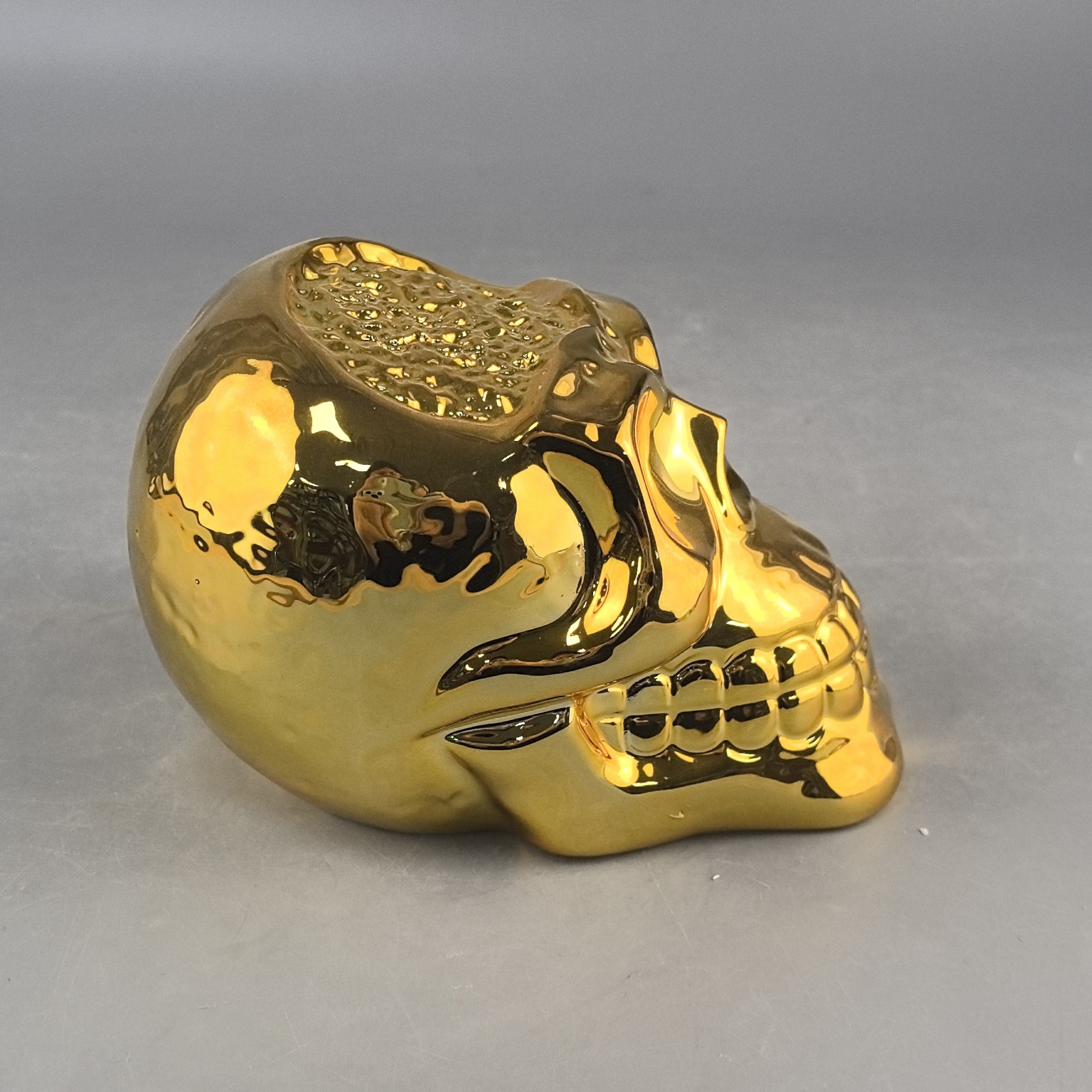 Halloween Ghost Festival Cerámica Calavera chapada en oro Adornos de la atmósfera de terror Cráneo de forma especial transfronterizo Artesanía de cerámica