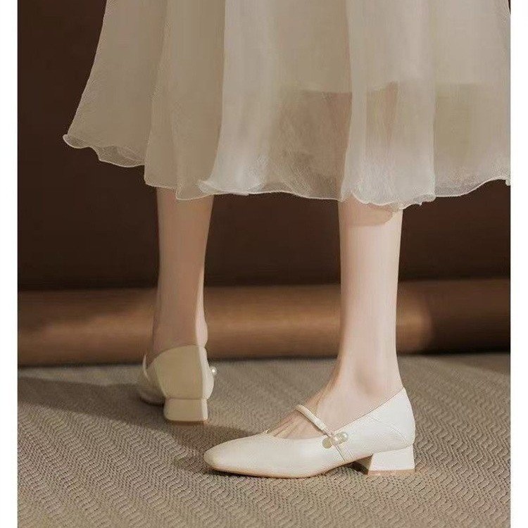 2026 primavera nueva cabeza cuadrada de tacones gruesos zapatos de cuero suave de mujer zapatos franceses superficiales vestido de moda universal