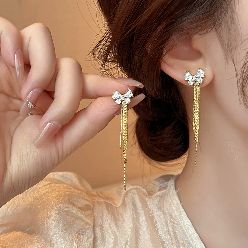 Golden earrings with bow, high-end, light luxury style