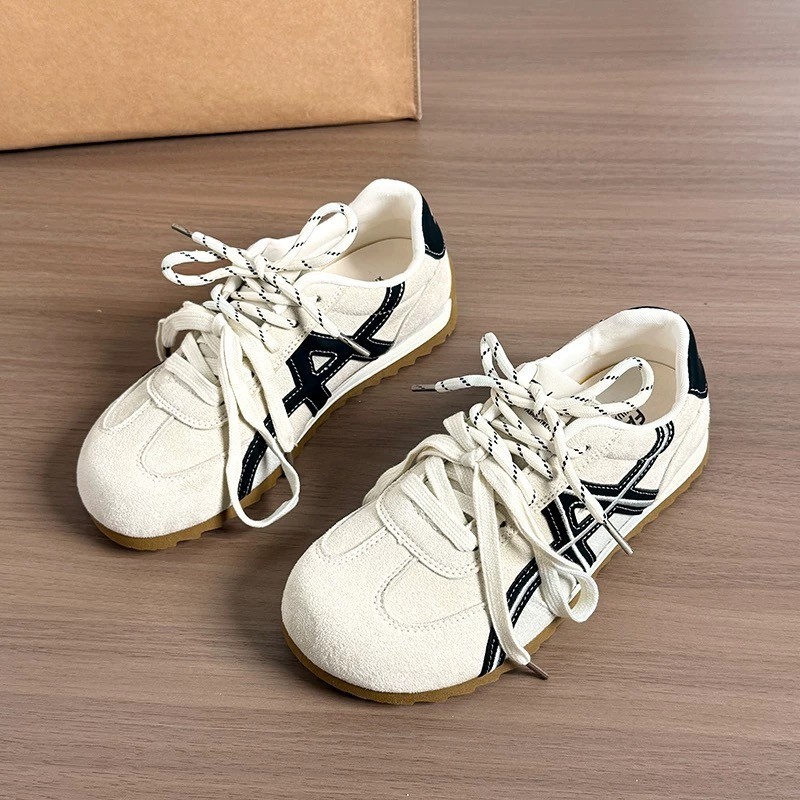 2026 primavera retro zapatos de entrenamiento alemán de suela gruesa moda versátil zapatos casuales de hombre pequeño zapatos deportivos de altura baja para mujeres