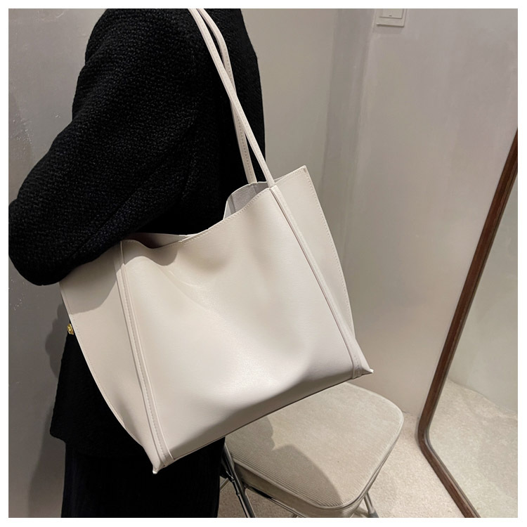 Medium Pu Leather Streetwear Tote Bag Fashion Weaving Simple Large-capacity Shoulder Bag display picture 3