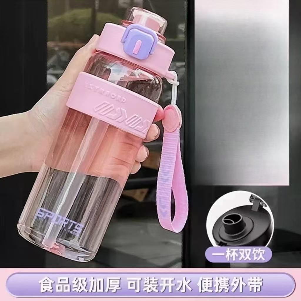 Taza de agua deportiva para niños 2025 taza de plástico de gran capacidad de verano para niños que van a la escuela taza deportiva simple portátil