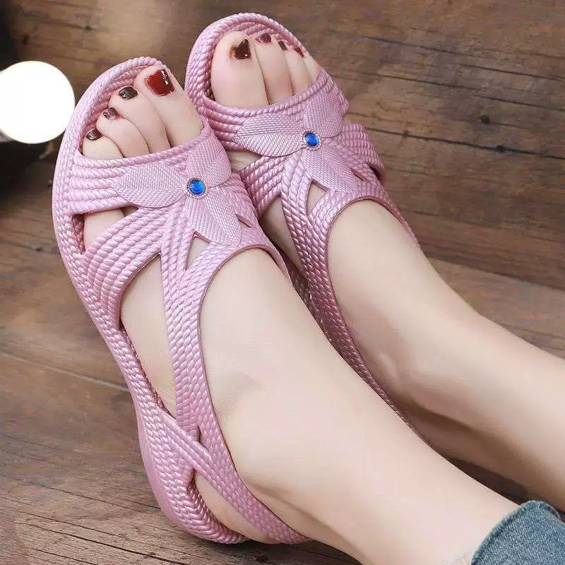 Летние сандалии, новые водонепроницаемые и нескользящие туфли для мам с мягкой подошвой, верхняя одежда для среднего и пожилого возраста, повседневная обувь на плоской подошве для среднего и пожилого возраста.